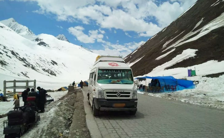 Tempo Traveller 17 Seater